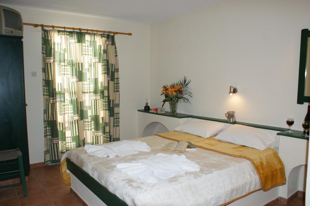 Jason Studios & Apartments Naxos City Стая снимка